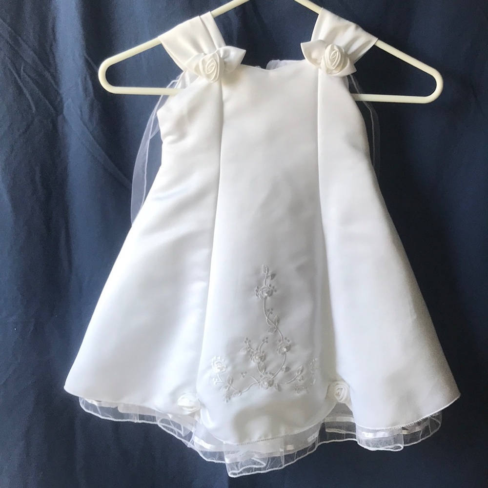 GROWING UP USA. FORMAL DRESS FOR SMALL GIRL.
